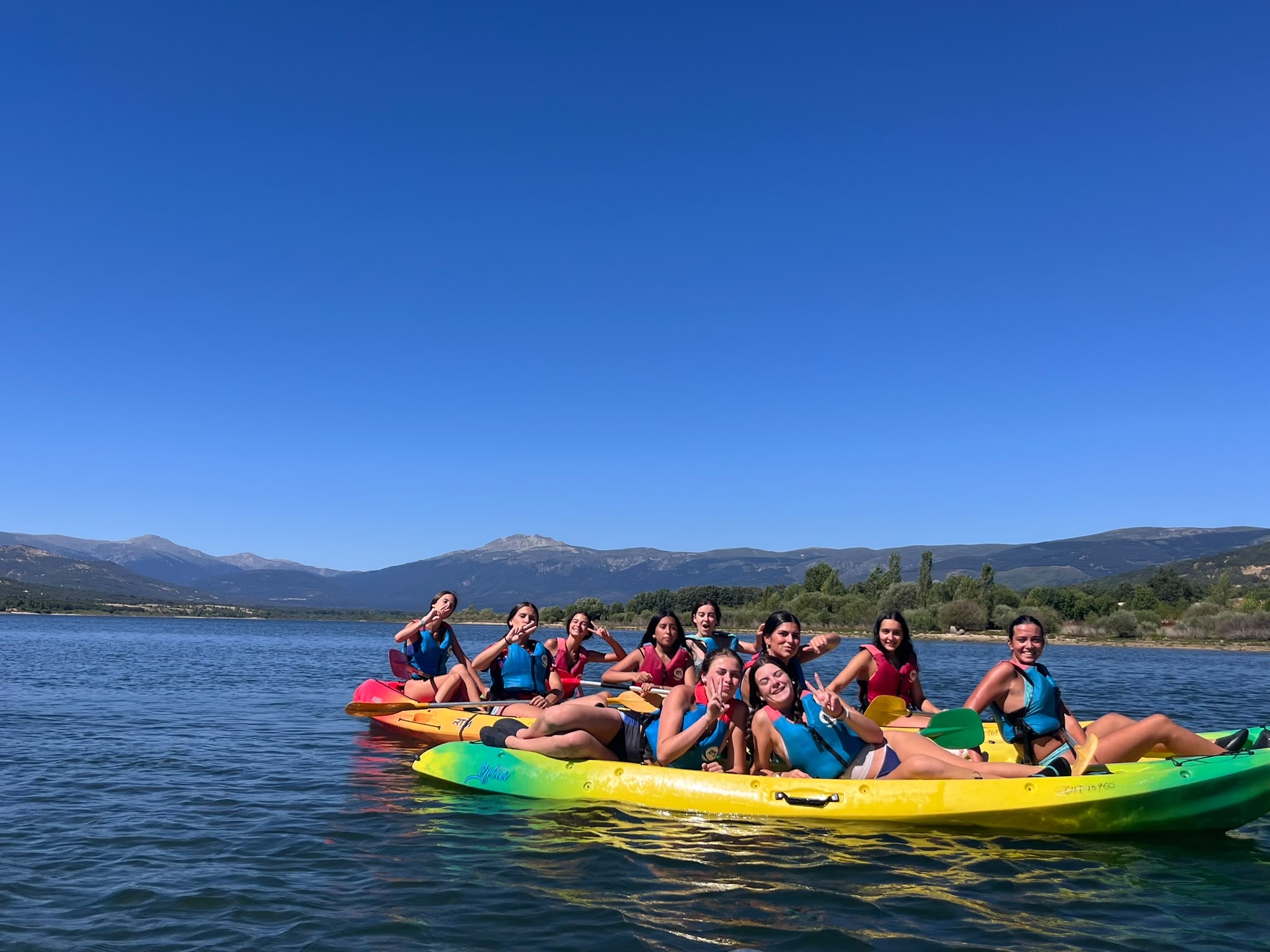 EU: Kayak Pinillako urtegian  ES: Kayak en el embalse de Pinilla