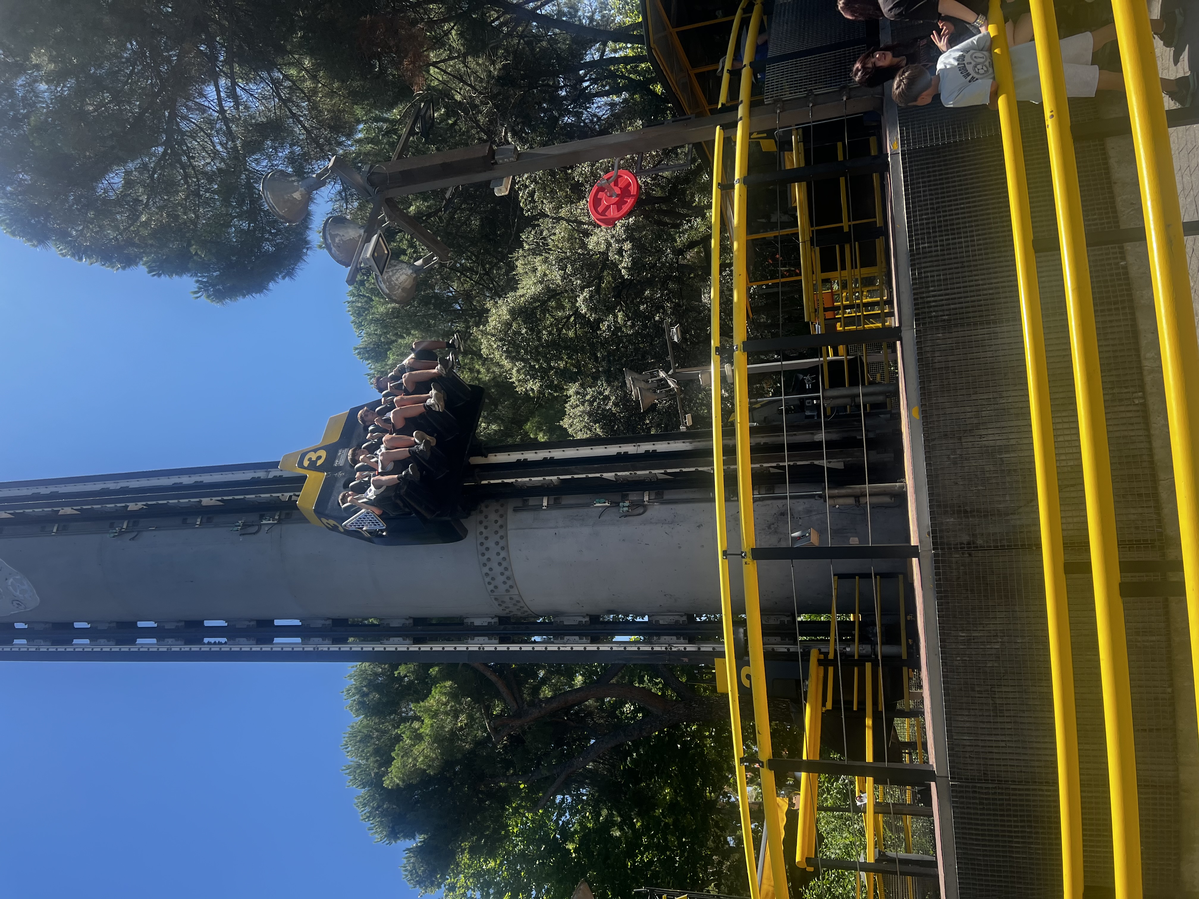 EU: Atrakzio Parkean ES: En el Parque de Atracciones