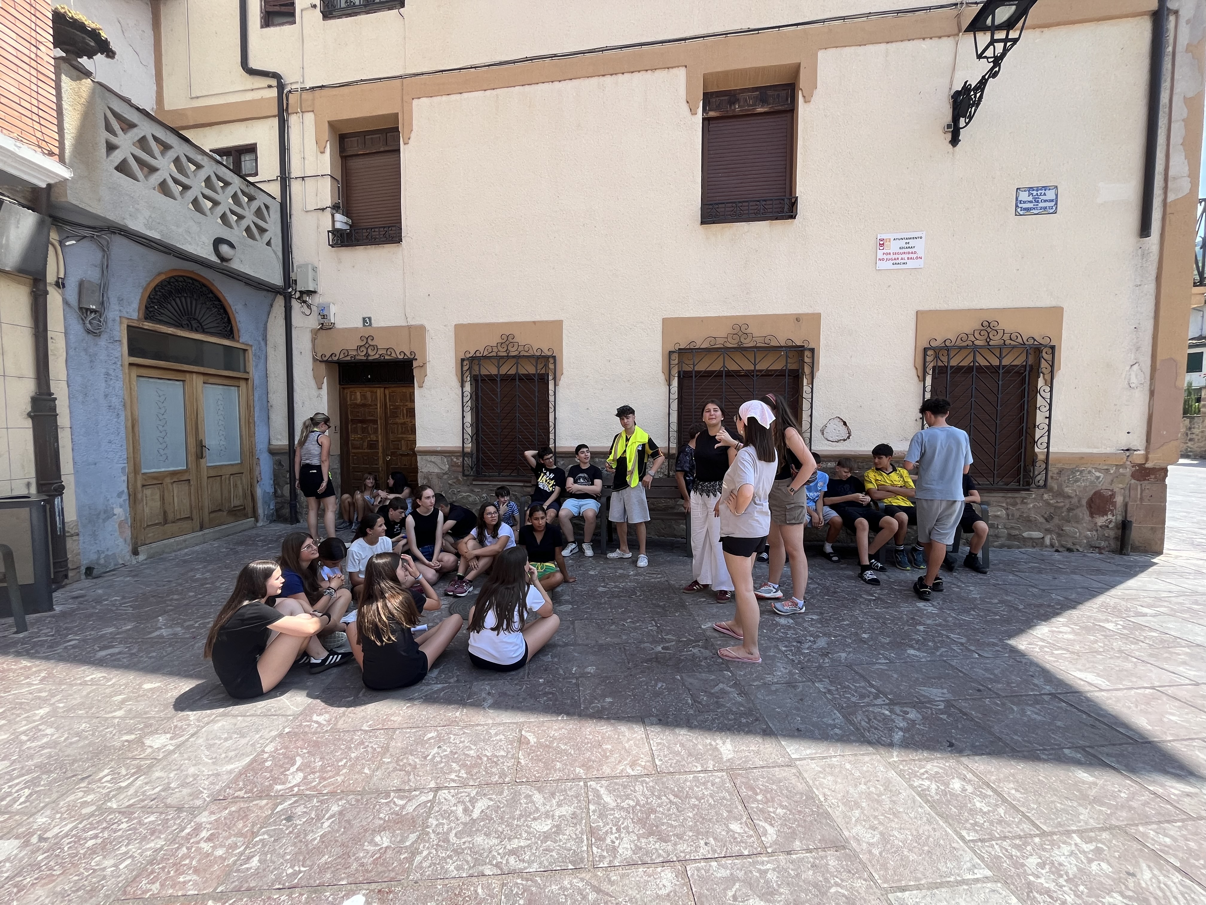 Herrian atseden hartzen / Descansado en el pueblo 