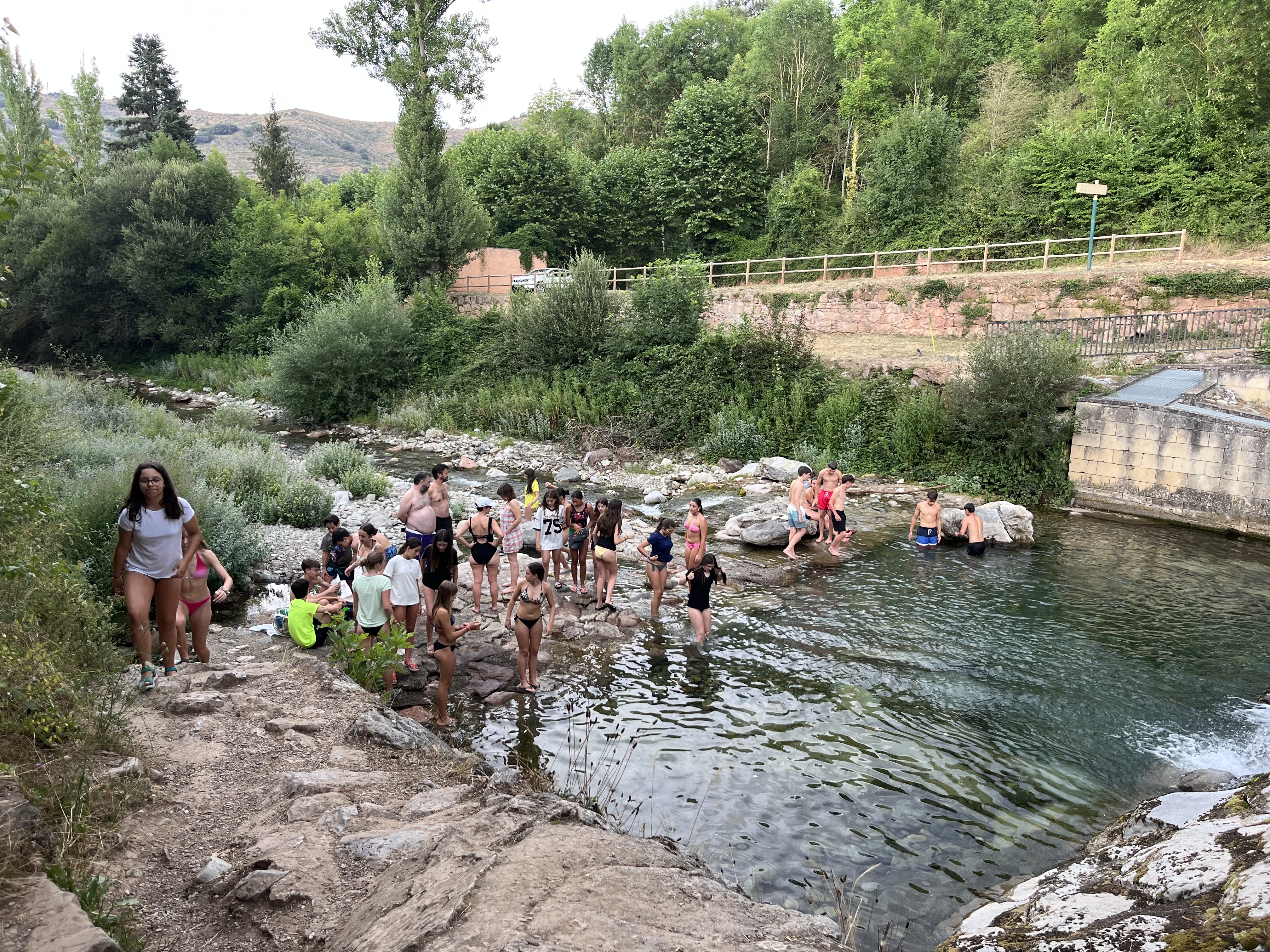 Zaparrada Ibaian / Chapuzón en el río