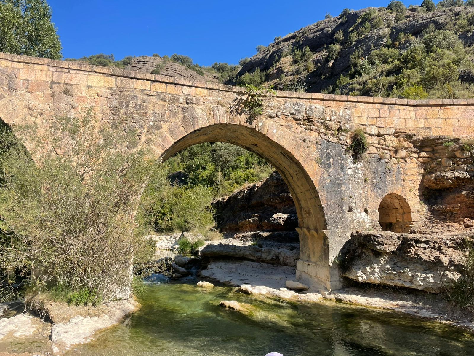 Puente con rio