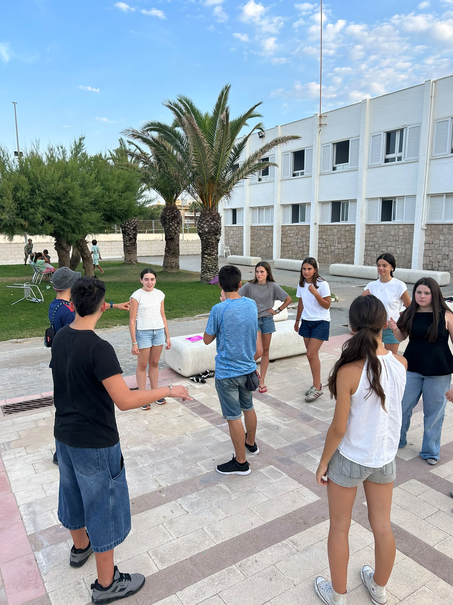 ezagutza jolasak egiten // jugando a juegos para conocernos